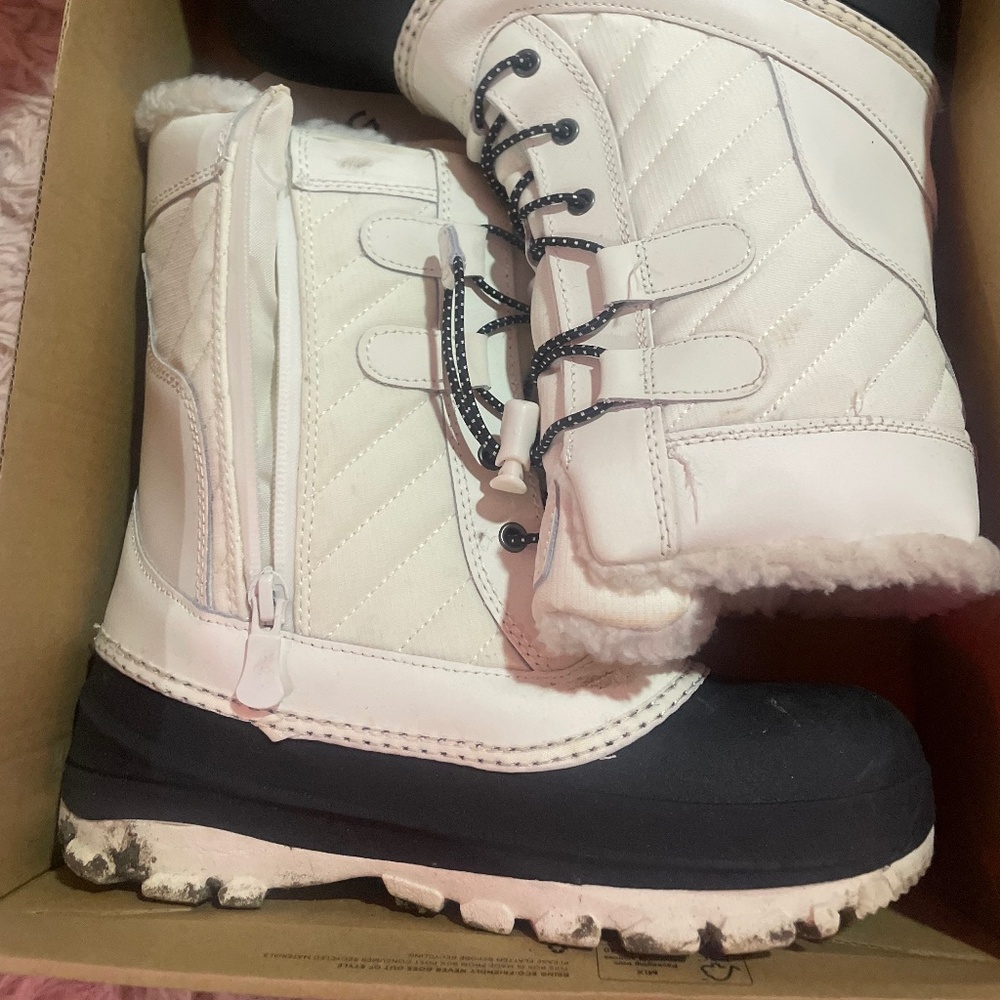 Snow boots